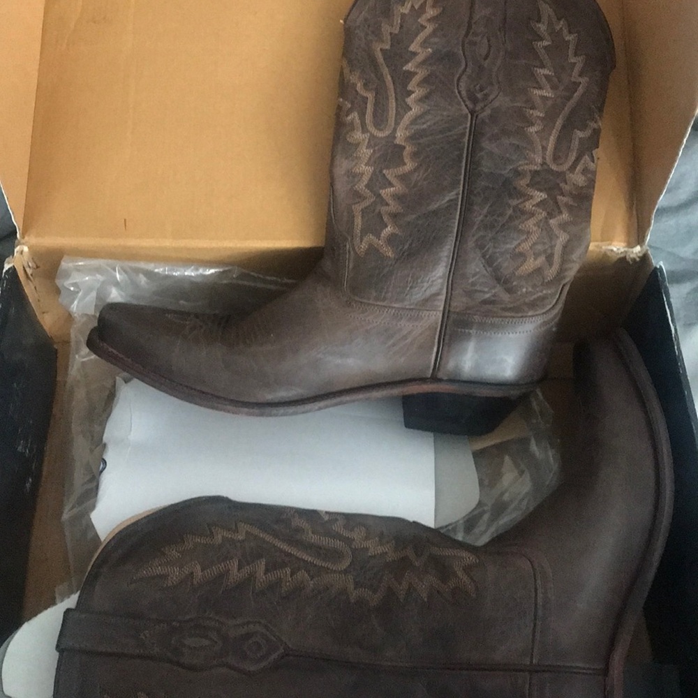 New old west cowboy boots in box